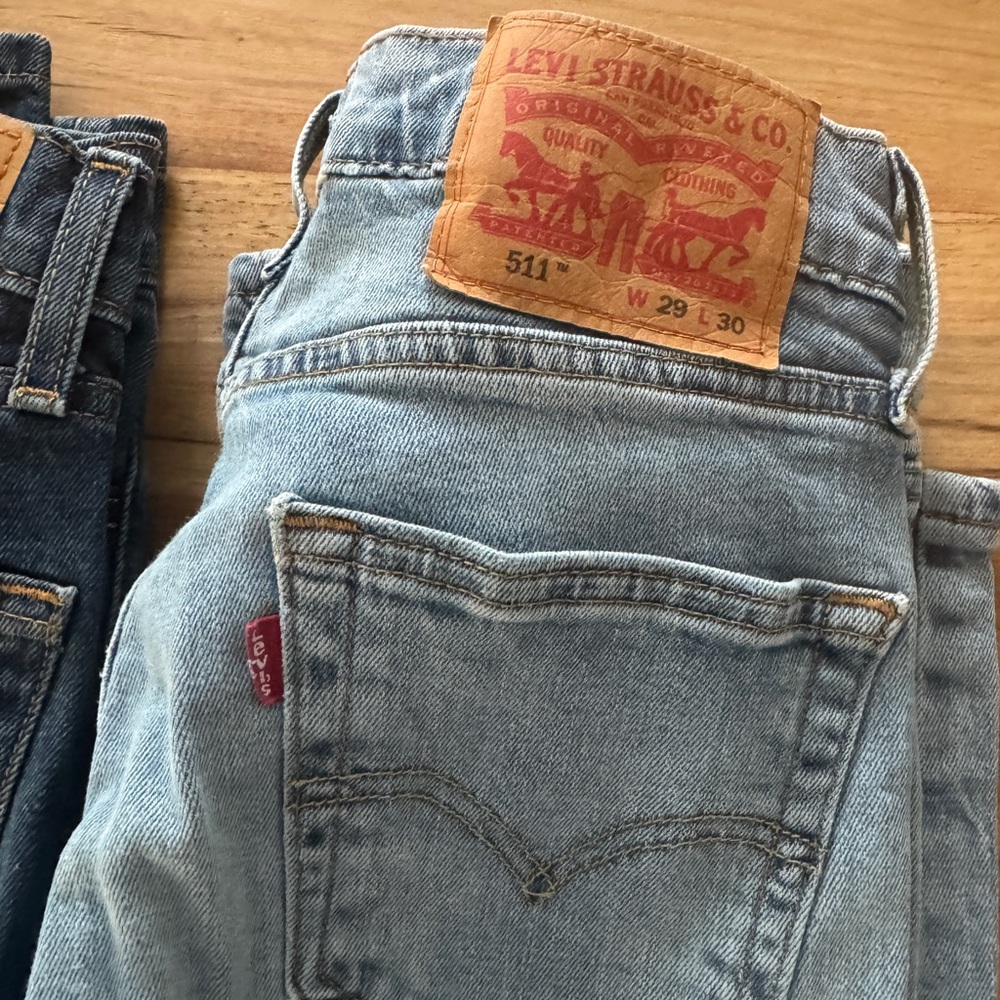 Levi's Men's Slim/Straight Jeans in Dark, Medium & Light Blue Washes - Picture 2 of 7